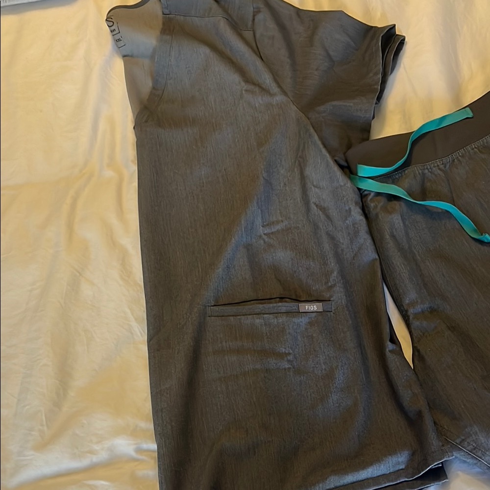 Figs Scrub Set - Picture 4 of 5